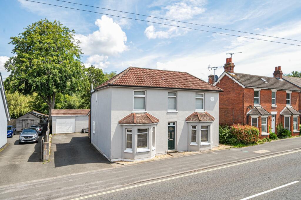 4 bedroom detached house for sale in Bridge Road, Swanwick, Southampton, Hampshire, SO31