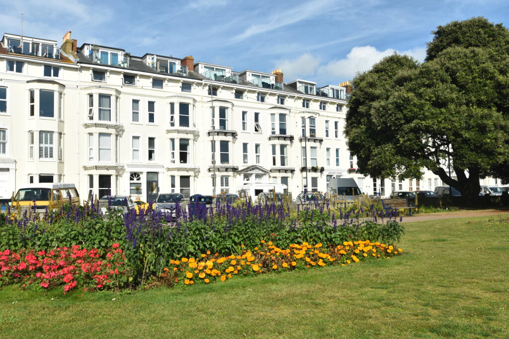 2 bedroom flat for sale in South Parade, Southsea, PO5