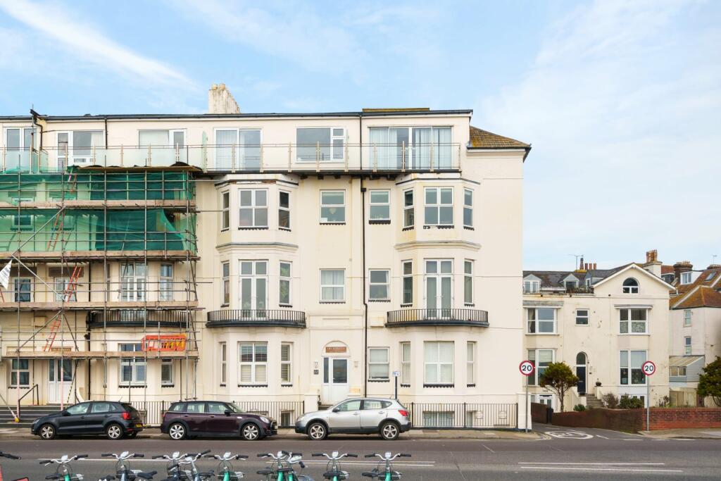 2 bedroom flat for sale in South Parade, Southsea, PO4