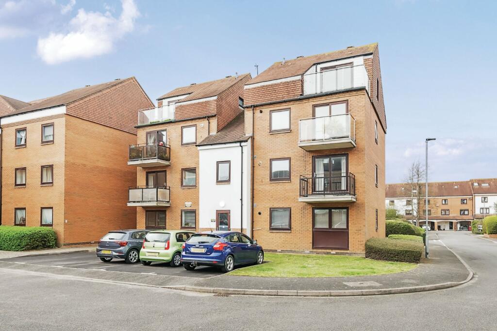 3 bedroom flat for sale in Horse Sands Close, Southsea, PO4