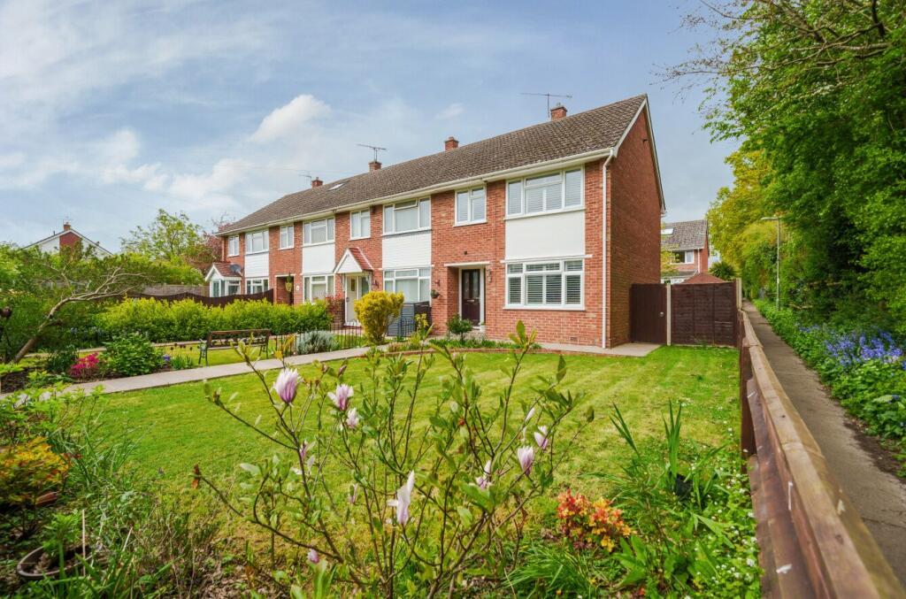 3 bedroom end of terrace house for sale in Cherry Tree Avenue