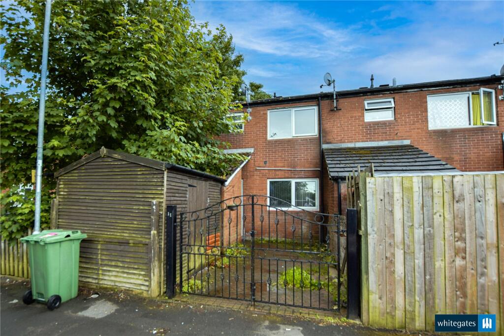 3 bedroom terraced house for sale in Disraeli Gardens, Leeds, West