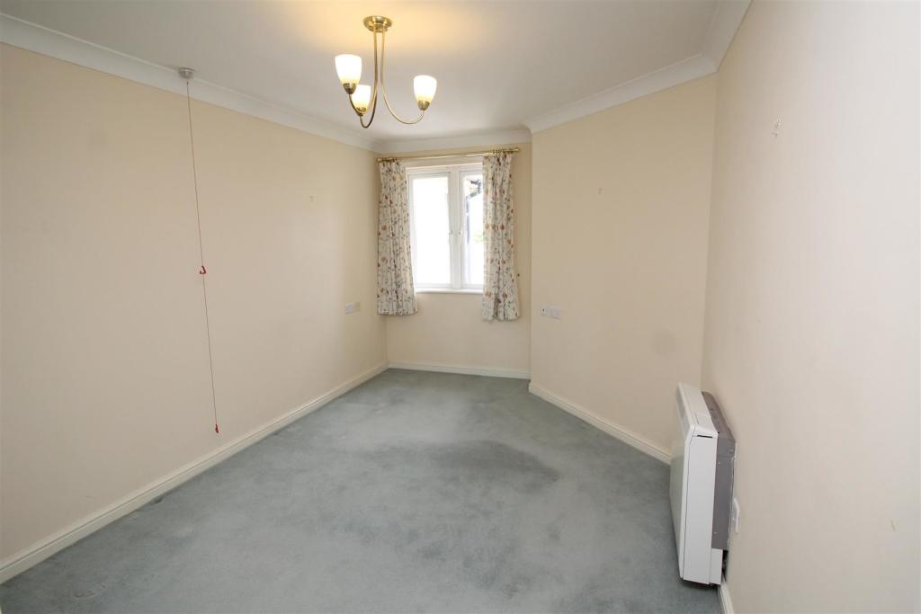 1 bedroom retirement property for sale in Long Street, Thirsk, YO7