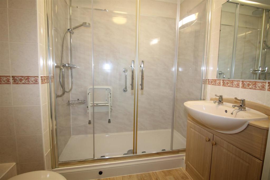 1 bedroom retirement property for sale in Long Street, Thirsk, YO7