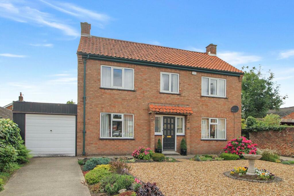 3 bedroom detached house for sale in Long Street, Thirsk, YO7