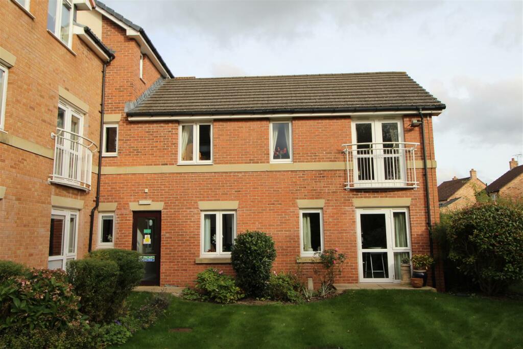 2 bedroom retirement property for sale in Rowan Court, Thirsk, YO7