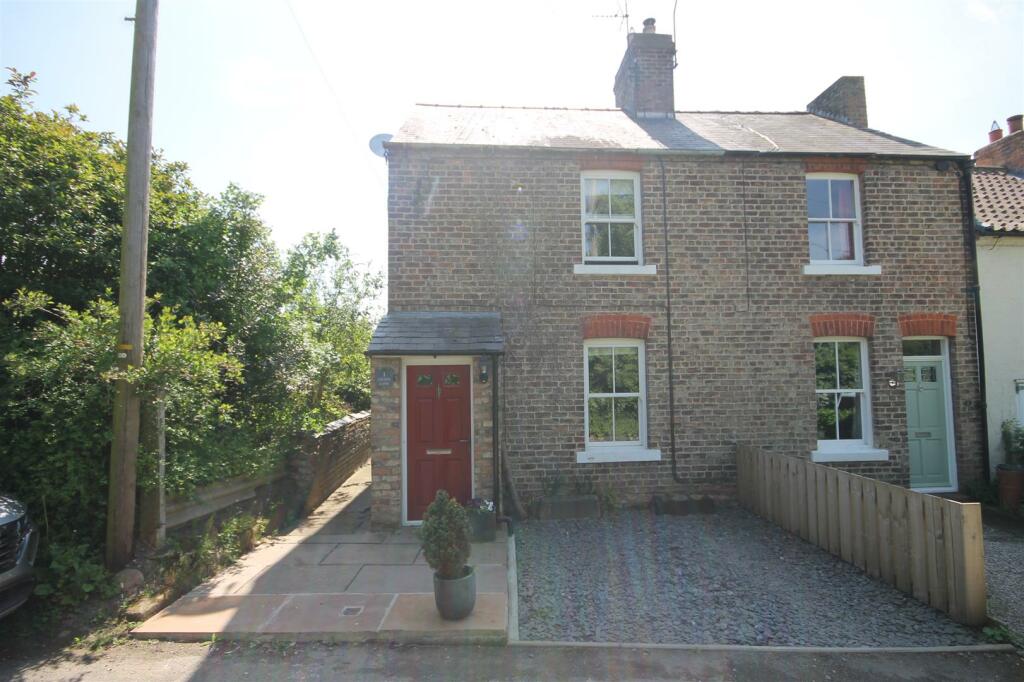 2 bedroom end of terrace house for sale in Green Lane, Kirby Wiske