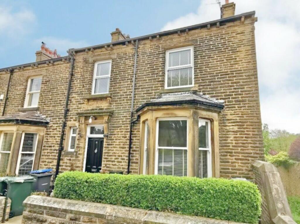 5 bedroom end of terrace house for sale in Oakleigh Road, Clayton, BD14