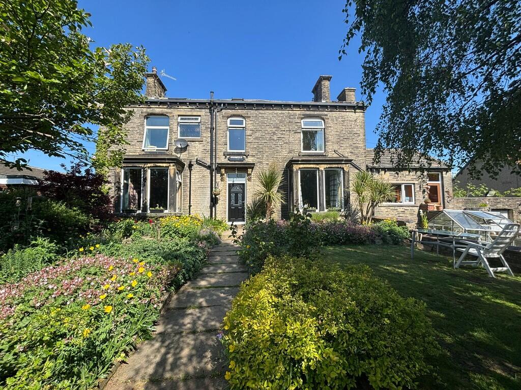4 bedroom semi-detached house