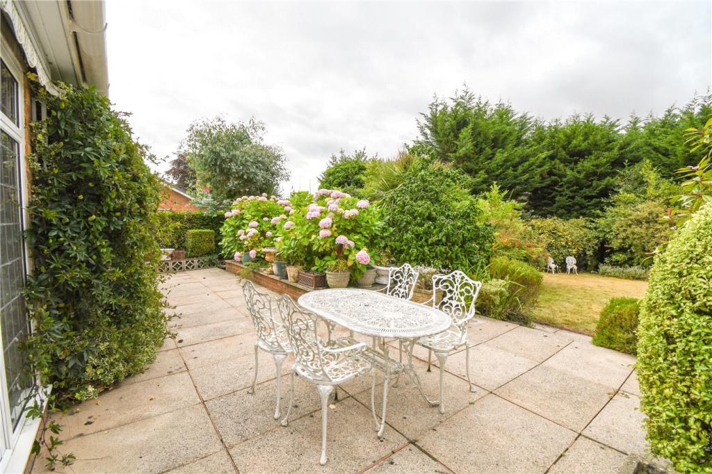 2 bedroom bungalow for sale in Thurstaston Road, Heswall, Wirral, CH60