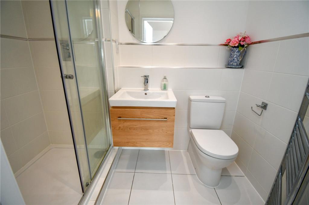 2 bedroom flat for sale in Grenfell Park, Parkgate, Neston, CH64