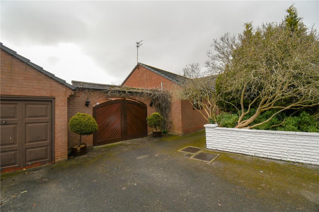 2 bedroom bungalow for sale in Sandham Grove, Heswall Hills, Wirral, CH60