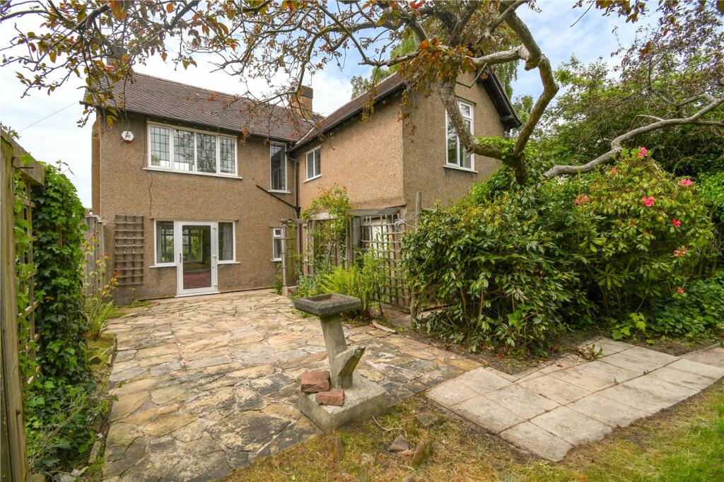 4 bedroom detached house for sale in Thurstaston Road, Heswall, Wirral