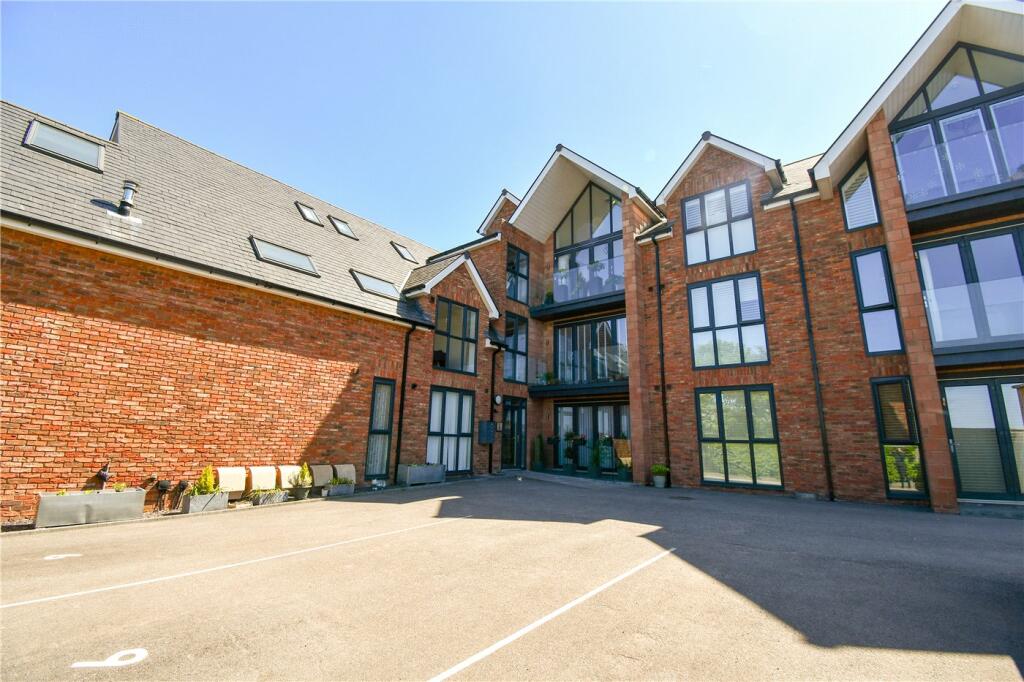 3 bedroom flat for sale in Rocky Lane, Heswall, Wirral, CH60