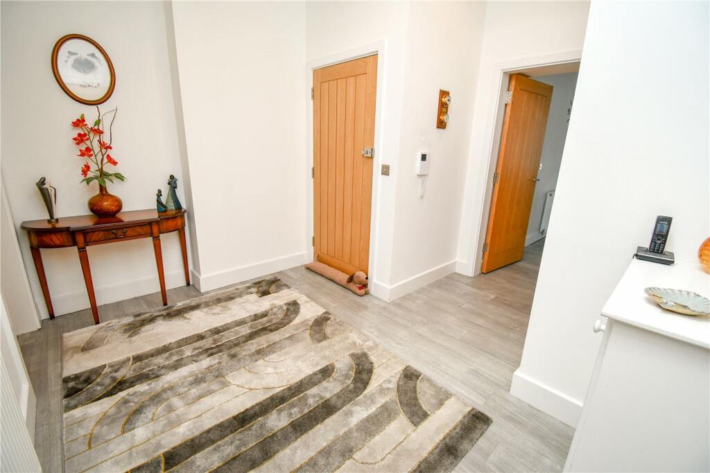 3 bedroom flat for sale in Rocky Lane, Heswall, Wirral, CH60