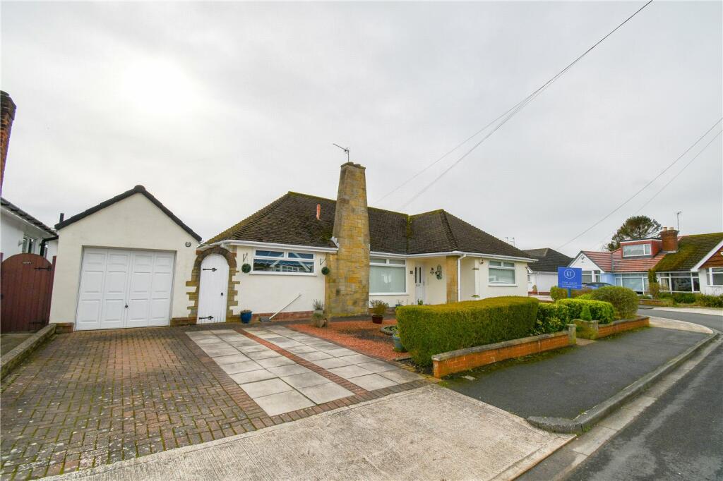 2 bedroom bungalow for sale in Heywood Boulevard, Thingwall, Wirral, CH61