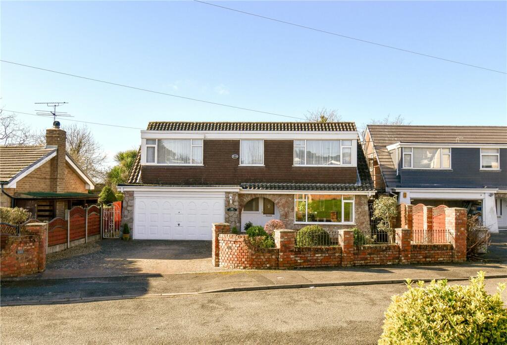 4 bedroom detached house for sale in Riverbank Close, Lower Heswall