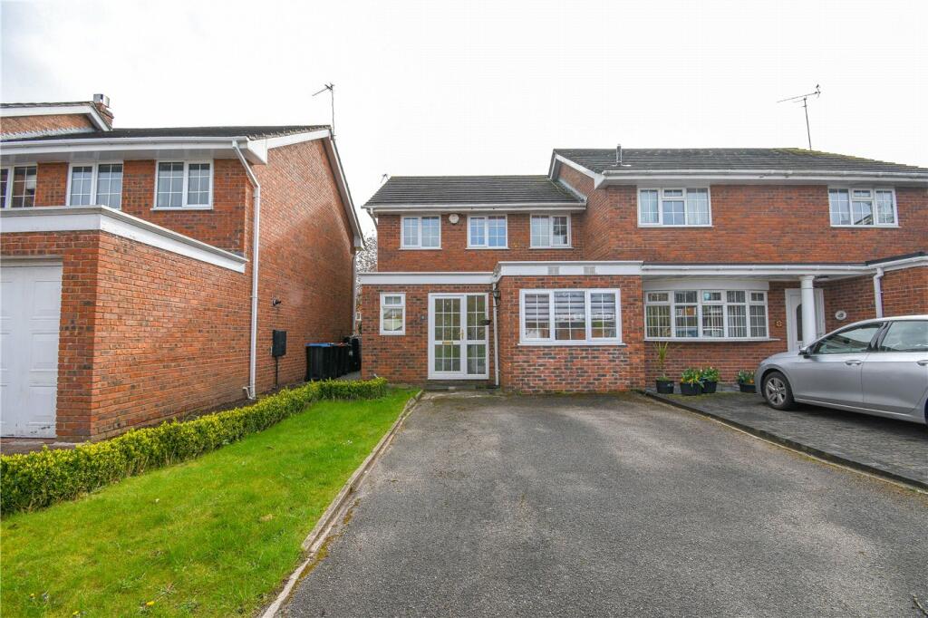 3 bedroom semidetached house for sale in Old Farm Close, Willaston
