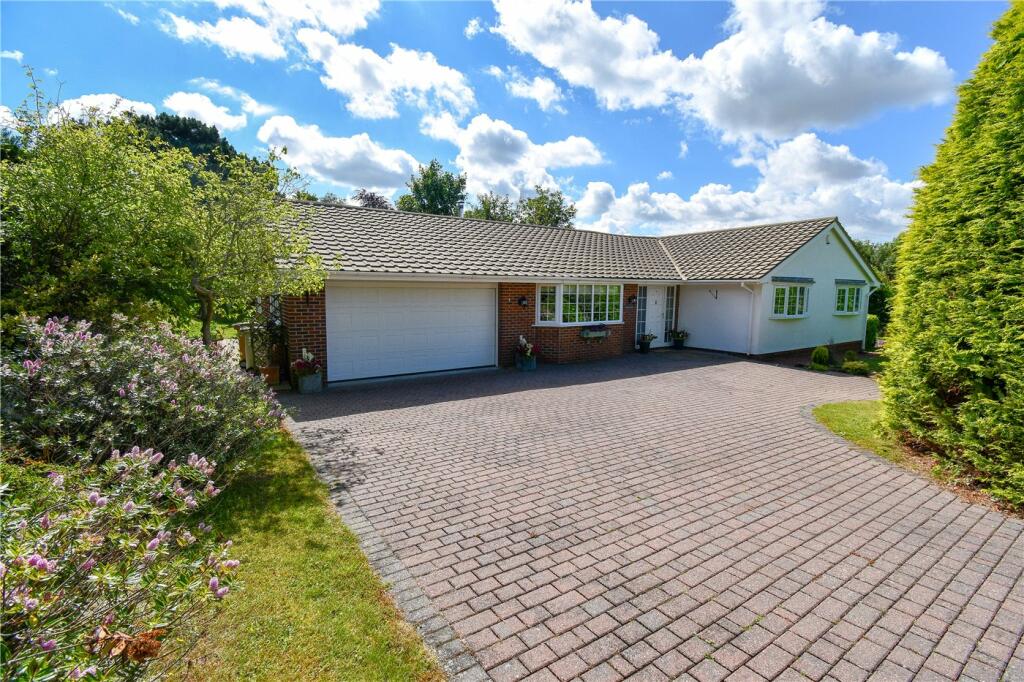 4 bedroom bungalow for sale in Pipers Close, Lower Heswall, Wirral, CH60