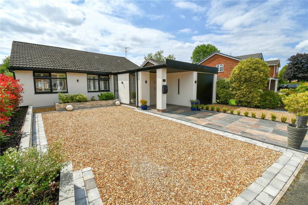 2 bedroom bungalow for sale in Redmere Drive, Heswall, Wirral, CH60