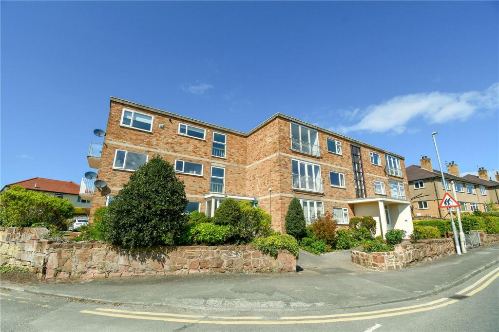 2 bedroom flat for sale in Mount Court, The Mount, Heswall, CH60