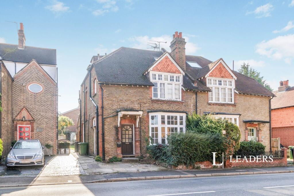 Main image of property: The Crescent, KT22