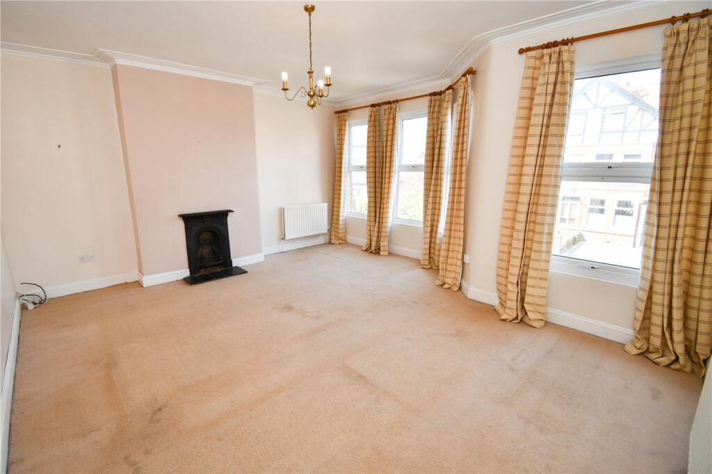 3 bedroom flat for sale in North Road, West Kirby, Wirral, CH48