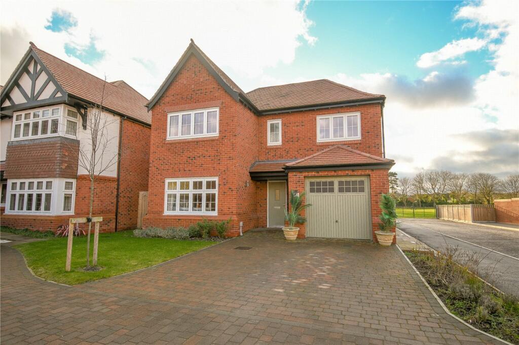 4 bedroom detached house for sale in Kingsmead Way, Meols, Wirral, CH47
