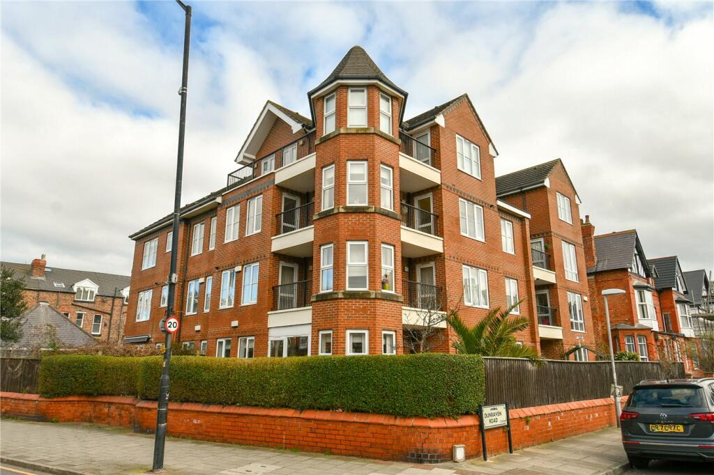 2 bedroom flat for sale in Banks Road, West Kirby, Wirral, CH48