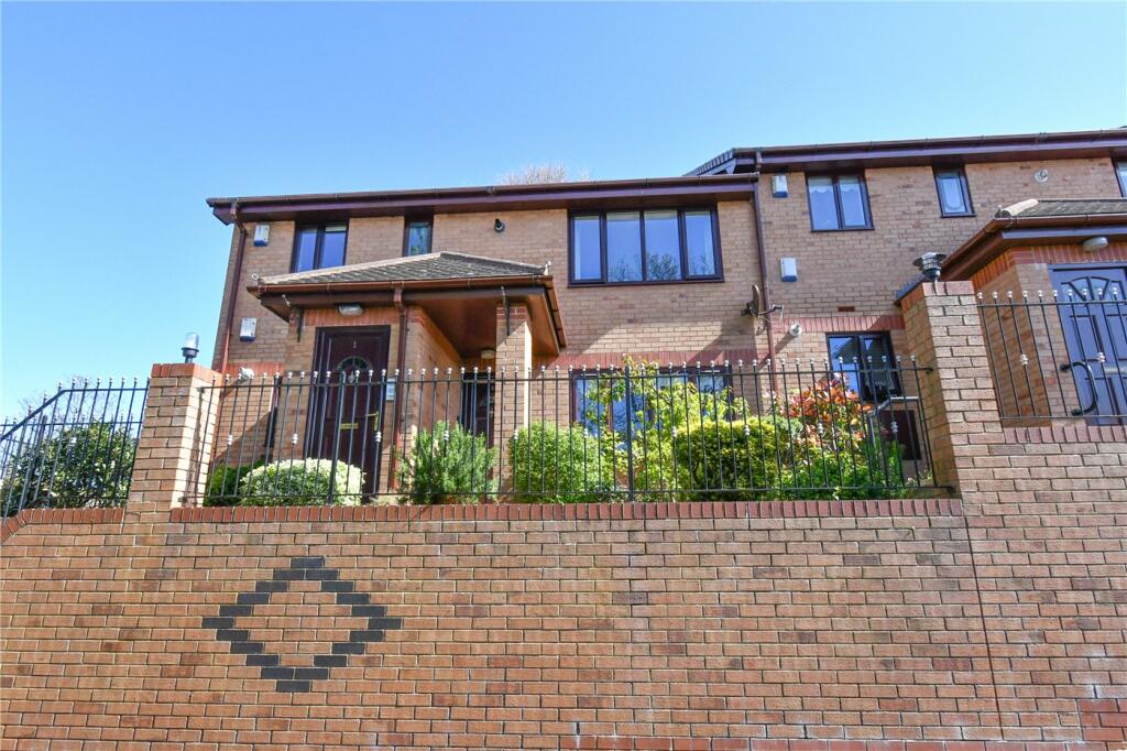 2 bedroom flat for sale in Bridge Court, West Kirby, Wirral, CH48