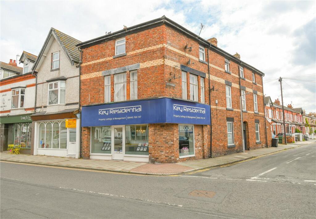 2 bedroom flat for sale in Banks Road, West Kirby, Wirral, CH48