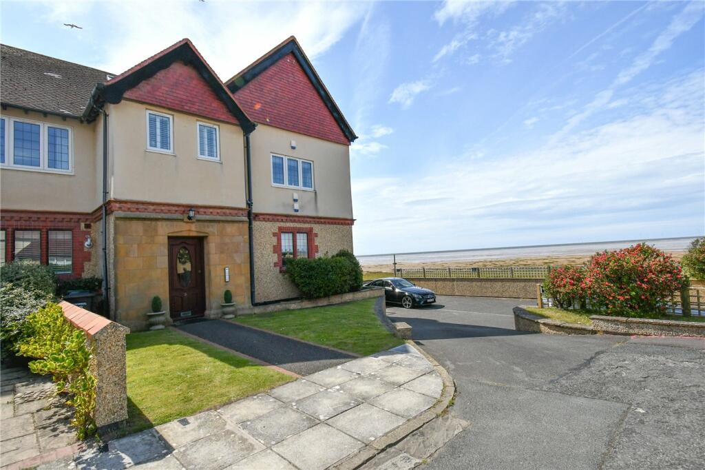 2 bedroom flat for sale in Penrhos Road, Hoylake, Wirral, CH47