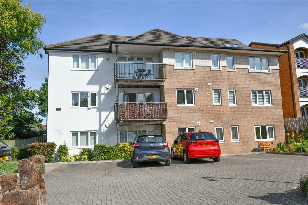 2 bedroom flat for sale in Leigh Road, West Kirby, Wirral, CH48