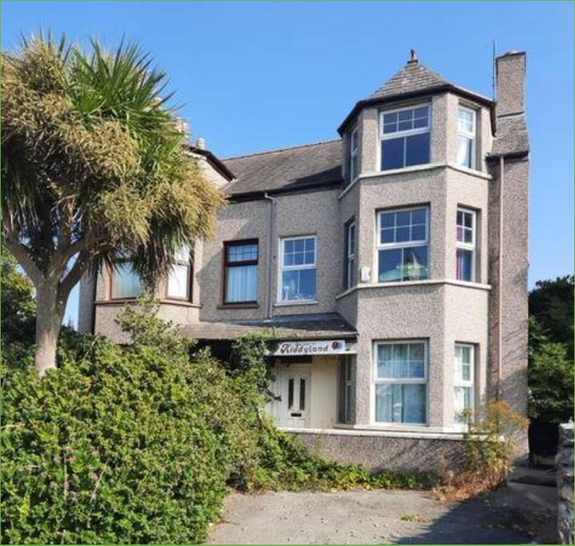 Main image of property: 53 Walthew Avenue, Holyhead, Anglesey, LL65 1AG