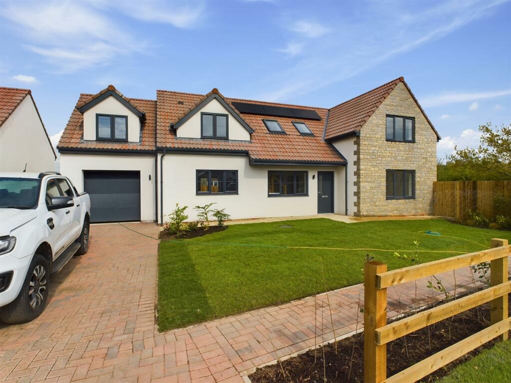 4 bedroom detached house for sale in Broad Lane, Westerleigh, Bristol, BS37