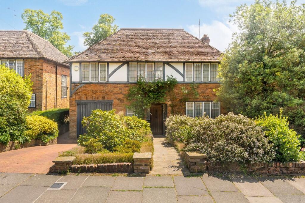 Main image of property: Edmunds Walk, Hampstead Garden Suburb