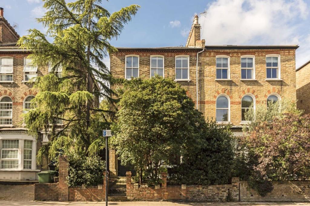 4 bedroom house for sale in Brecknock Road, Tufnell Park, N19