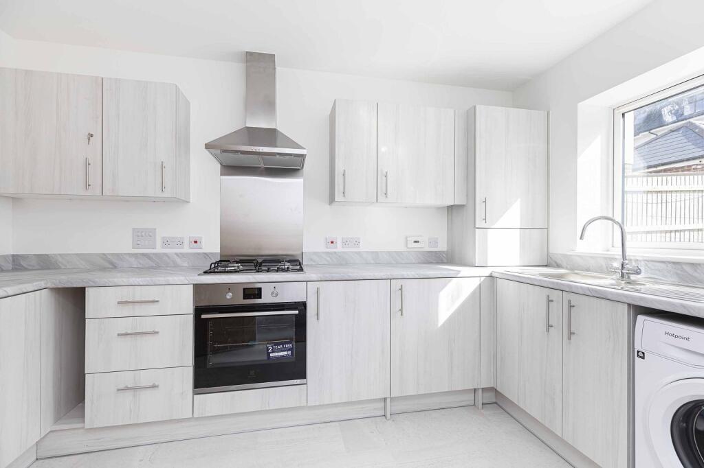 Additional property image - 280b Lymington Road, Highcliffe, Dorset. BH23 5ET
