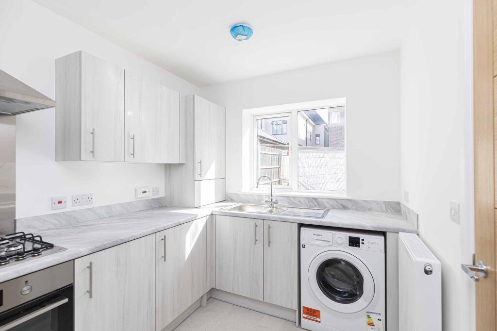 Additional property image - 280b Lymington Road, Highcliffe, Dorset. BH23 5ET