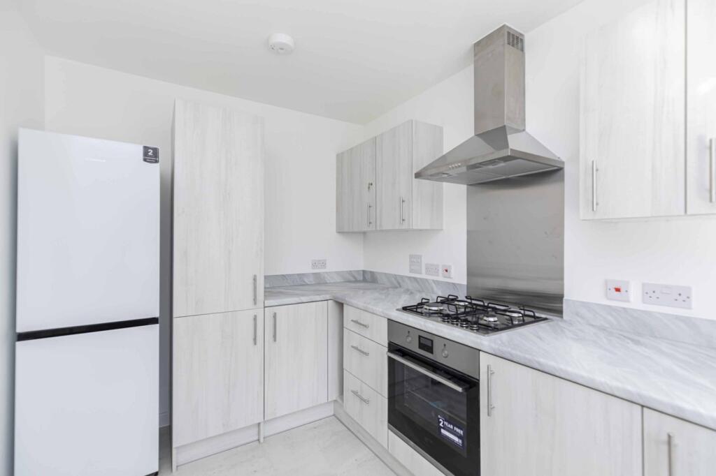 Additional property image - 280b Lymington Road, Highcliffe, Dorset. BH23 5ET