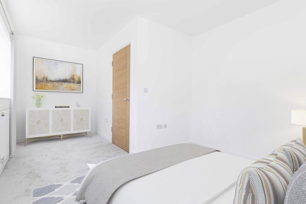 Additional property image - 280b Lymington Road, Highcliffe, Dorset. BH23 5ET