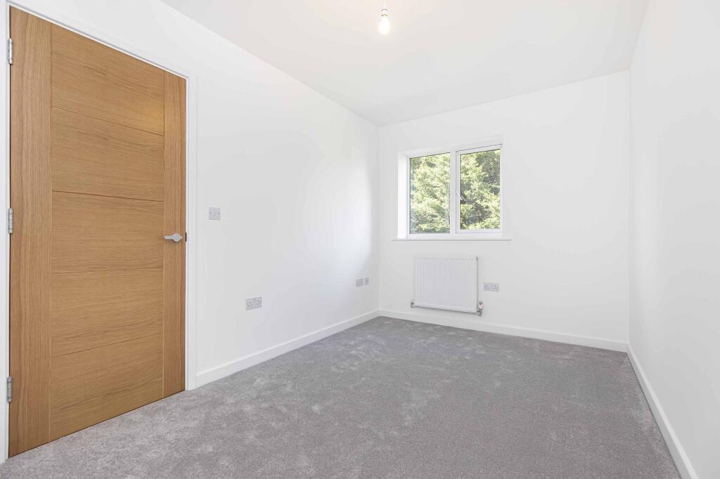 Additional property image - 280b Lymington Road, Highcliffe, Dorset. BH23 5ET
