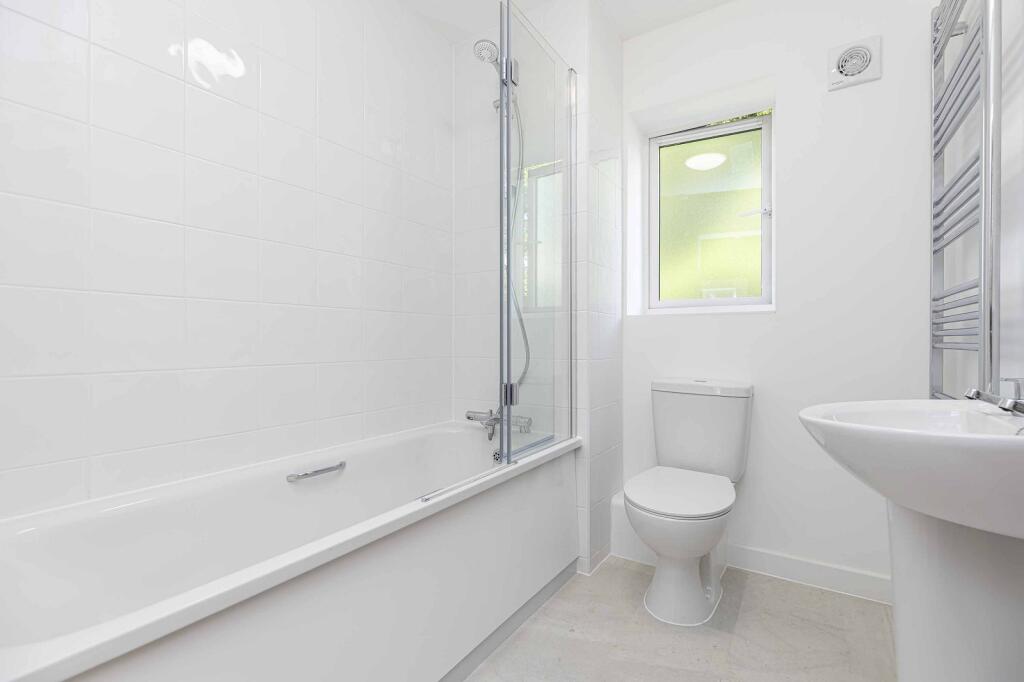Additional property image - 280b Lymington Road, Highcliffe, Dorset. BH23 5ET