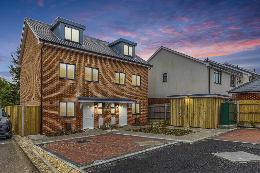 Additional property image - 280b Lymington Road, Highcliffe, Dorset. BH23 5ET