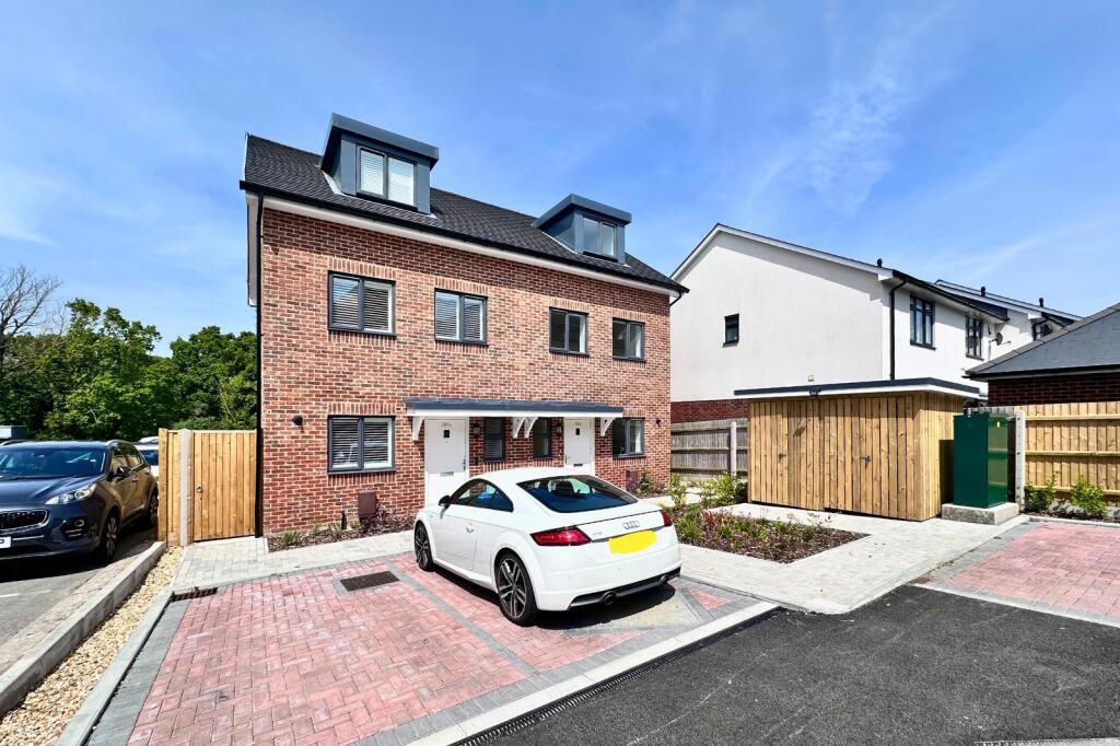 Additional property image - 280b Lymington Road, Highcliffe, Dorset. BH23 5ET