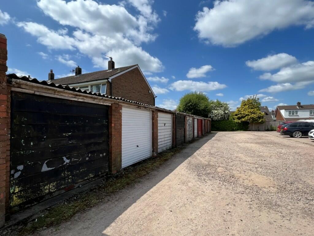 3 bedroom terraced house for sale in Woodland Way, Burntwood, WS7