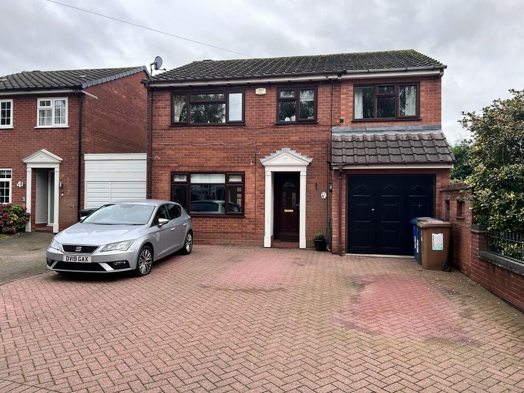 4 bedroom link detached house for sale in Princess Close, Burntwood, WS7