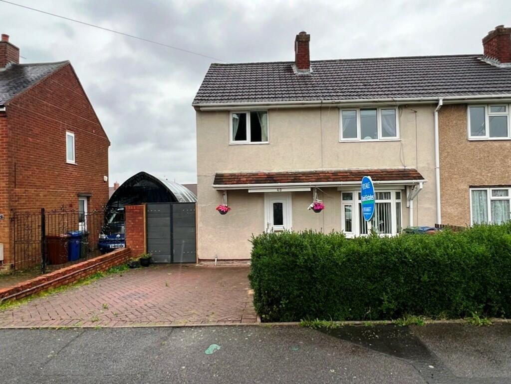 3 bedroom semidetached house for sale in Milton Road, Cannock, WS11