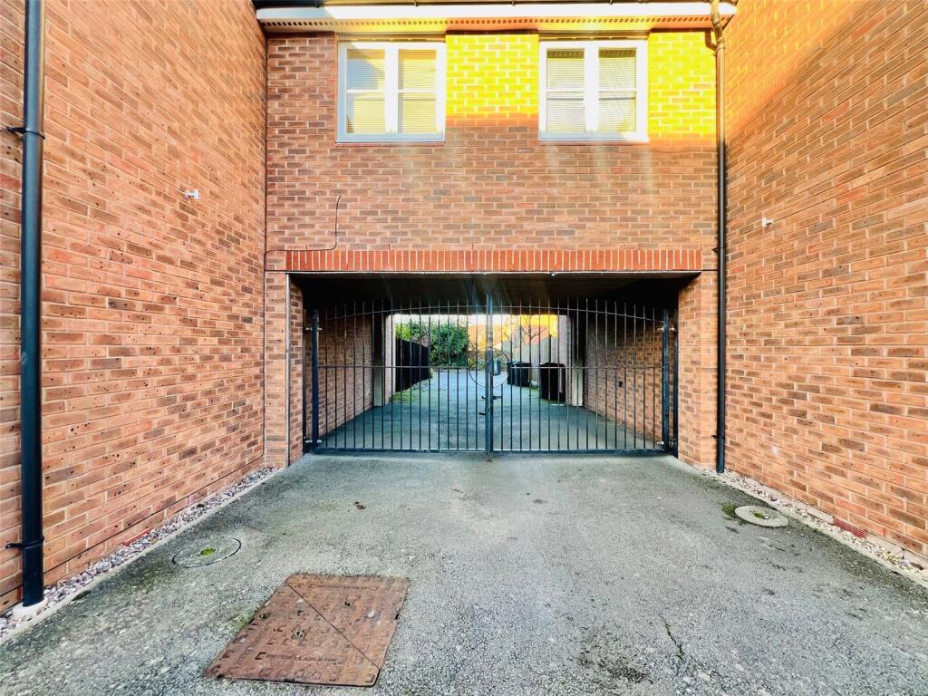 Additional property image - Canal Court, Birmingham, West Midlands, B27