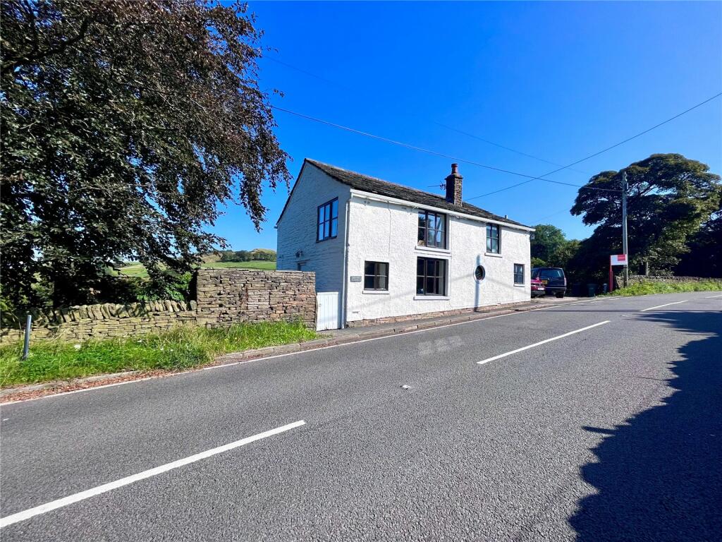 3 bedroom detached house for sale in Washpool, Rainow, Macclesfield